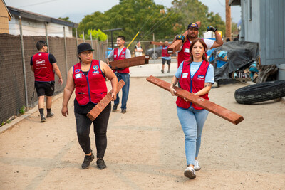 Lowe’s red vest associate volunteers will roll up their sleeves and tackle community improvement projects, helping revitalize hometowns across the country. Lowe’s red vest associate volunteers will roll up their sleeves and tackle community improvement projects, helping revitalize hometowns across the country.